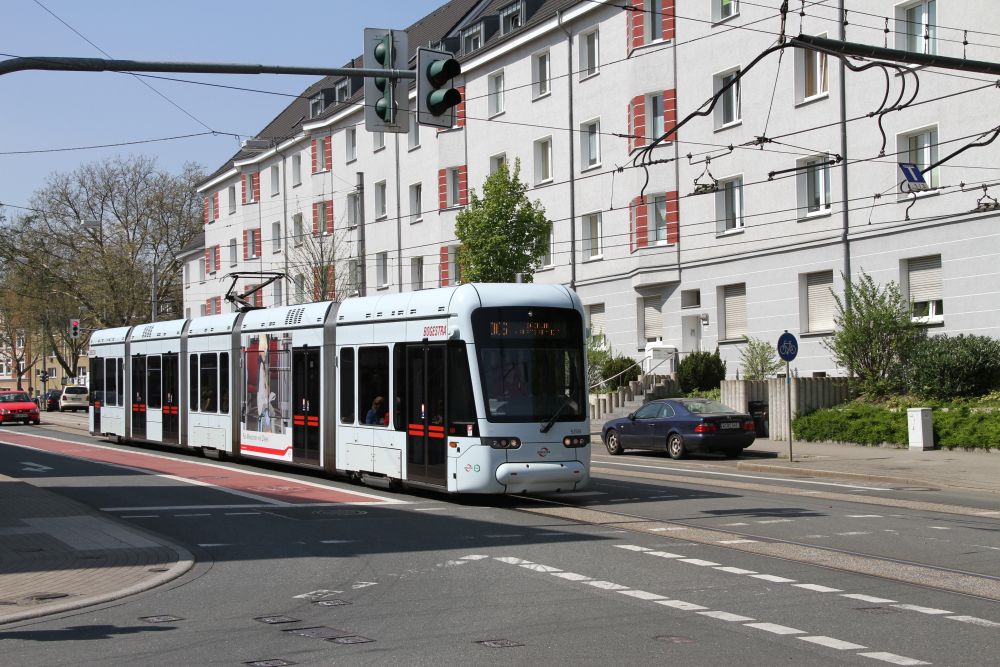 StraB TW 525 B der Bogestra auf der Linie 306 nach Bochum Hbf. StraB TW 525 B der Bogestra auf der Linie 306 nach Bochum Hbf.